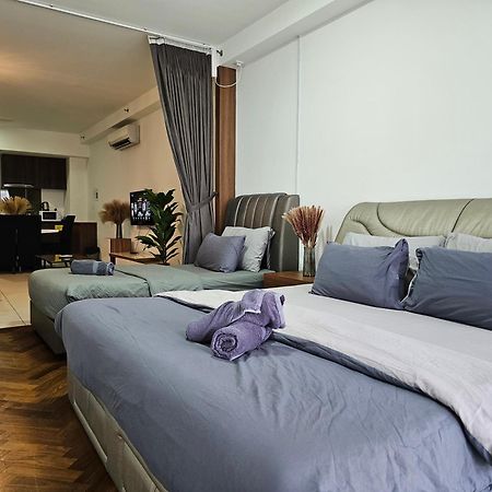 Deluxe Seaview Suite Twin Bed By The Only Bnb Tanjung Tokong Экстерьер фото