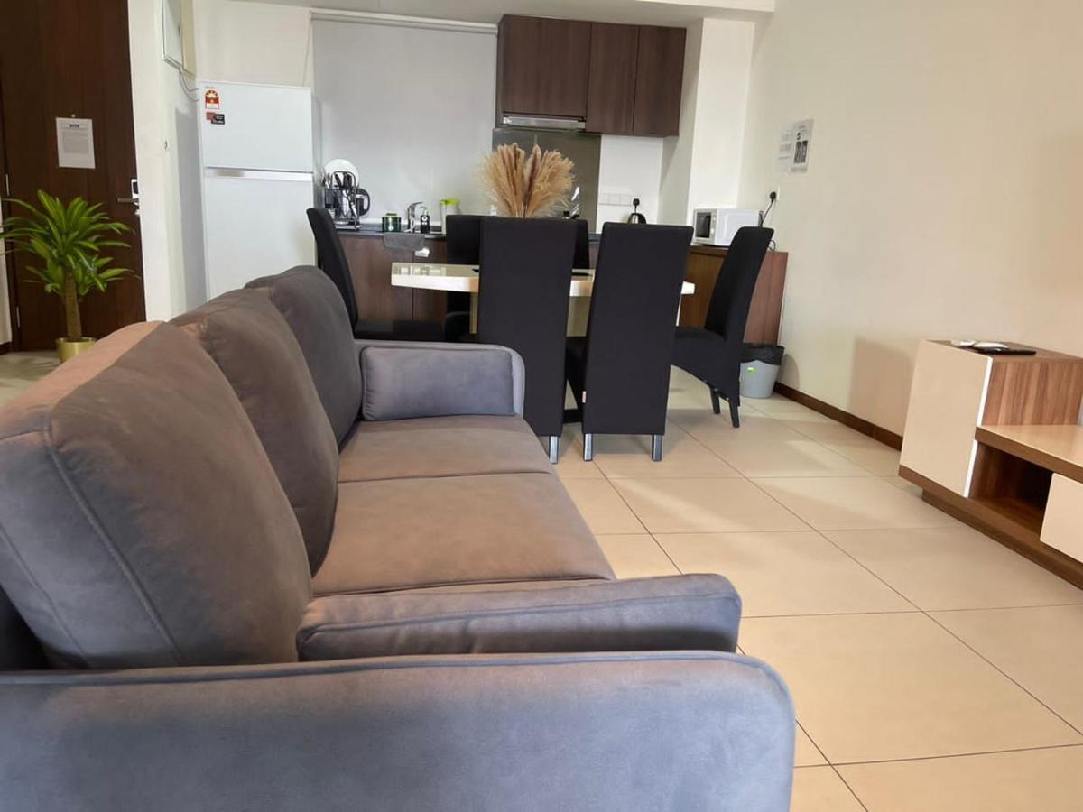 Deluxe Seaview Suite Twin Bed By The Only Bnb Tanjung Tokong Экстерьер фото