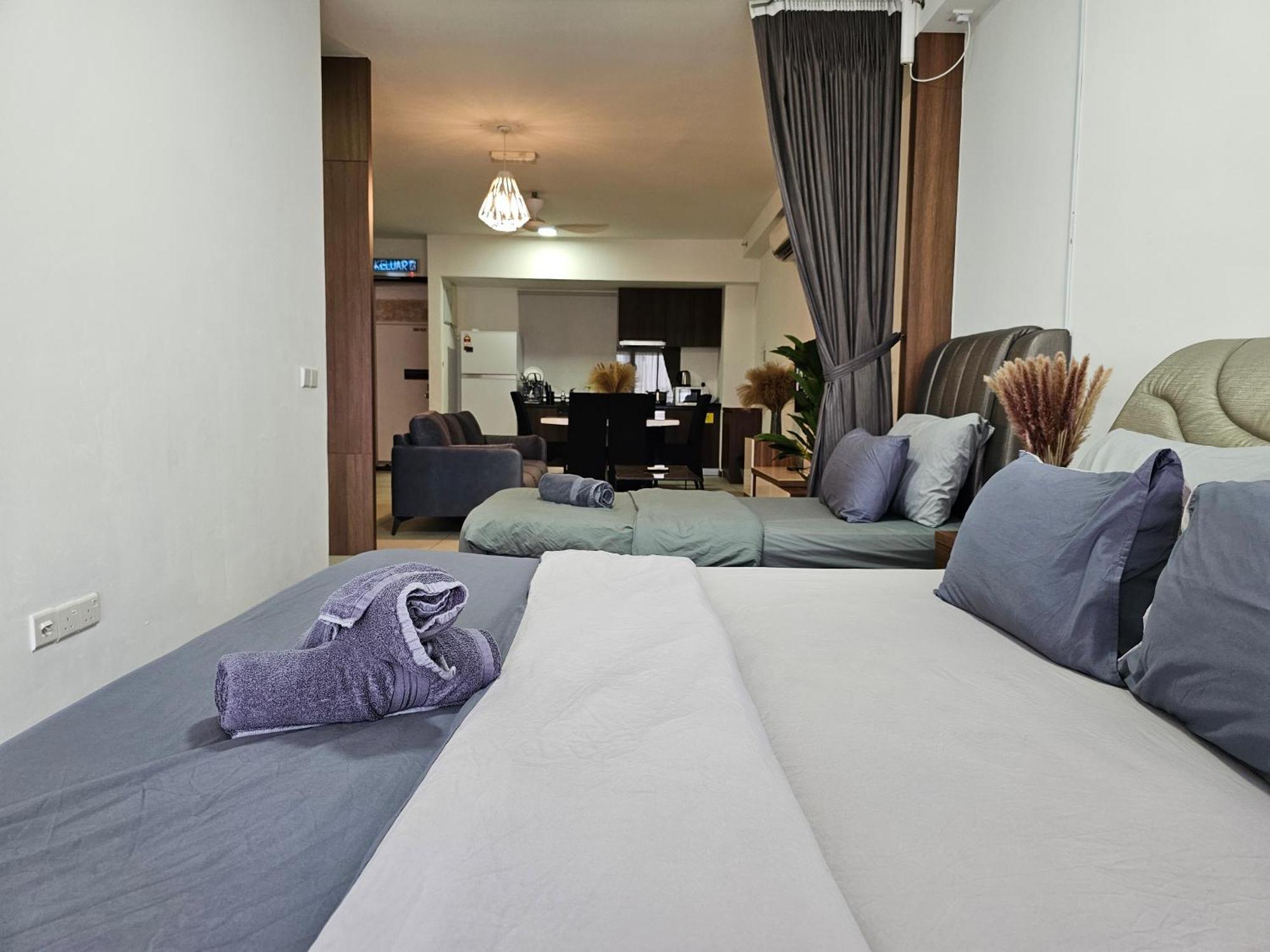 Deluxe Seaview Suite Twin Bed By The Only Bnb Tanjung Tokong Экстерьер фото